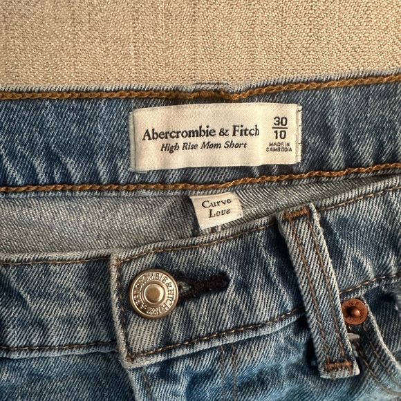 Abercrombie & Fitch High Rise Mom Short - Picture 2 of 4